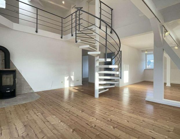 Modernisierte 3-Raum Dachgeschosswhg. mit Dachterrasse & Kamin - Foto 1