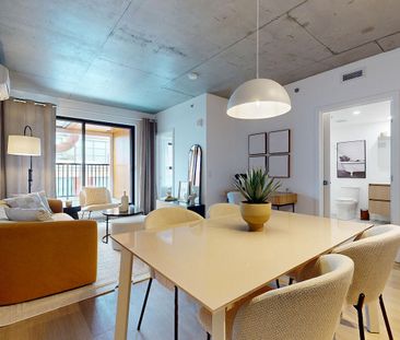 245 Robert-Bourassa Blvd, Montréal, QC - Photo 3