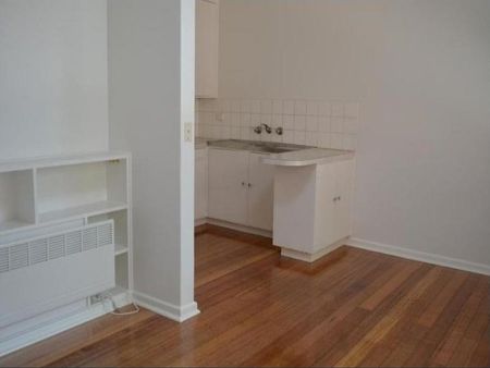 One Bedroom Apartment Close To Chadstone - Photo 2