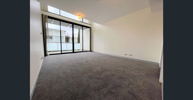 Split Level One Bedroom Unit with Parking + AC - Photo 1