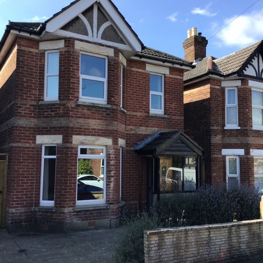 Prime 5 Double Bed Student House on Osborne Road - Photo 1