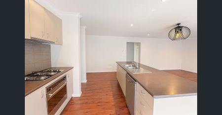 Modern Family Living in a Prime Cranbourne East Location - Photo 3