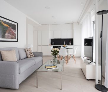 Charmante, möblierte 2.5-Zimmer-Attikawohnung mit Balkon in Zürich ... - Photo 3