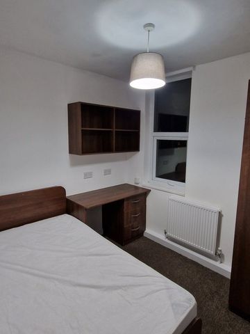 Room in a Shared House, Harold Place, LS6 - Photo 3