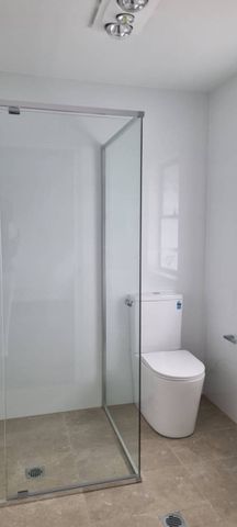 Modern 3 bedroom 3 bathroom townhouse in a popular estate for rent - Photo 3