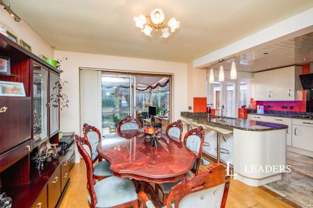 4 bedroom detached house to rent - Photo 3