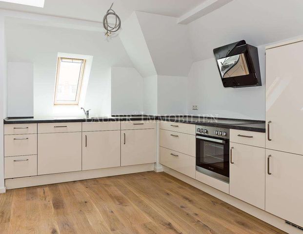 Kernsanierte und großzügige City-Maisonette mit Balkon zum Wohlfühlen - Photo 1