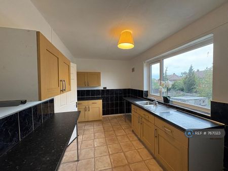 2 bedroom flat to rent - Photo 4