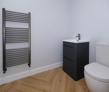 4 bedroom semi-detached house to rent - Photo 2