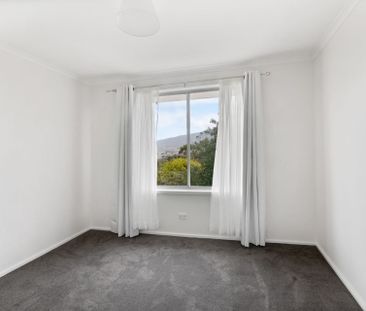 Spacious 3-Bedroom Home in Gagebrook - Photo 3