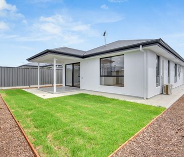 A gorgeous large family home - Photo 4