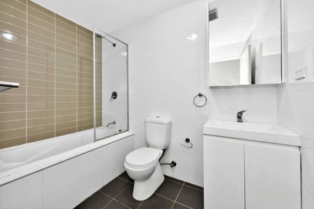 Beautiful 2 Bedroom Unit, Fantastic Location! - Photo 5