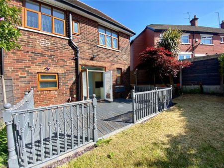 3 bedroom semi-detached house to rent - Photo 2