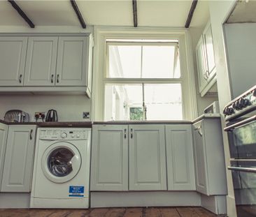 Guildford Park Road, Guildford, Surrey, GU2 7NA - Photo 2