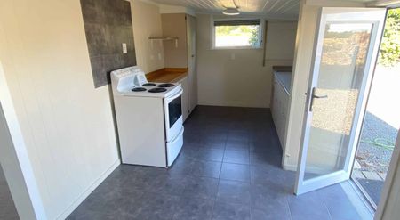 Close to town - Photo 4