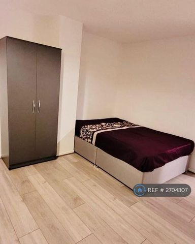 1 bedroom in a house share to rent - Photo 5