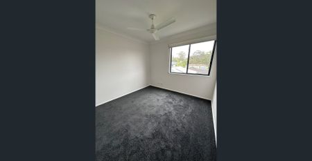 Central Location - 4 bedroom 2.5 bathroom townhouse - Photo 4