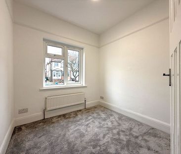 Newly refurbished 3/4 bedroom house with garden, Kenwyn Drive, Lond... - Photo 3