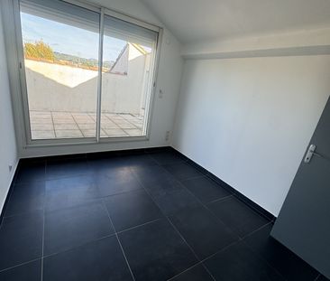 Location Appartement 4 pièces 75m² MARSEILLE 11ème - Photo 1