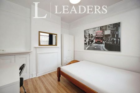 4 bedroom terraced house to rent - Photo 2