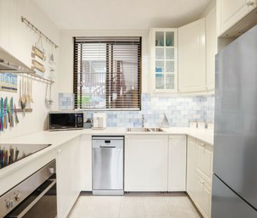 Stylish Beachside Apartment - Photo 5