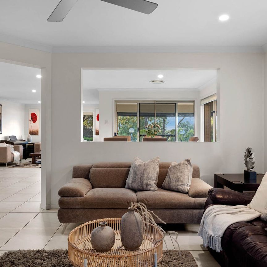 Executive Lowset Living - Only $1,000 Per Week! - Photo 1