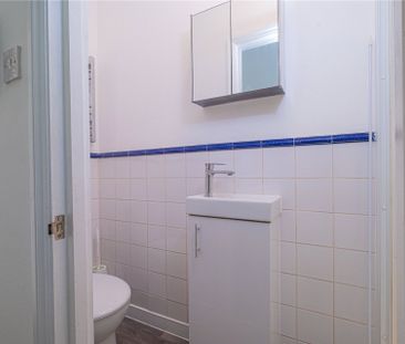 Ground floor flat to Rent - Photo 4