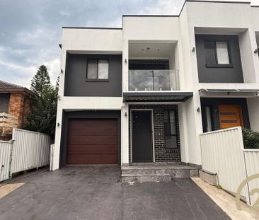 Stylish & Spacious 5 Bedroom Duplex in Prime Location&excl; - Photo 2