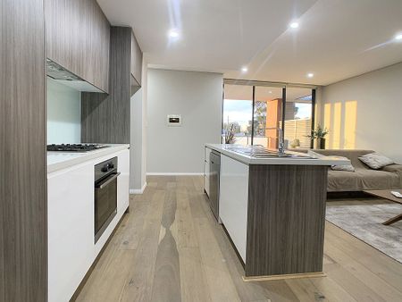 Spacious & Modern Apartment - Photo 3