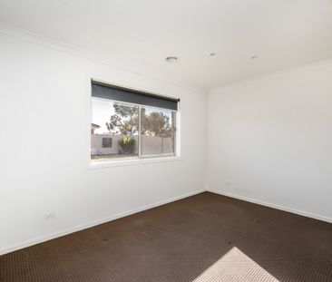 18 Windsor Avenue, SHEPPARTON VIC 3630 - Photo 1