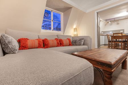 4 Bed Flat, Cornwallis Crescent, BS8 - Photo 2