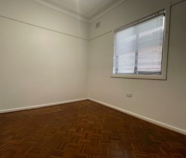 Spacious Four Bedroom House - Photo 2