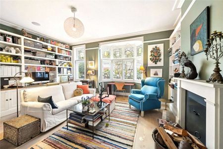 A stunning five bedroom semi detached house in the sought after Bedford Park area of Chiswick. Available for long let. - Photo 3