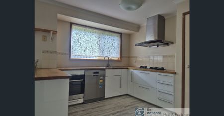 3 bedroom home in a great location - Photo 2