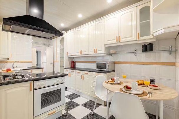 Carrer de Balmes, Barcelona, Catalonia 08006 - Foto 1