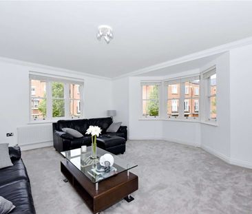 An immaculate two double bedroom apartment situated on the popular ... - Photo 3