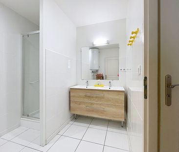 Location Appartement 2 pièces 41m² LA ROCHELLE 17000 - Photo 2