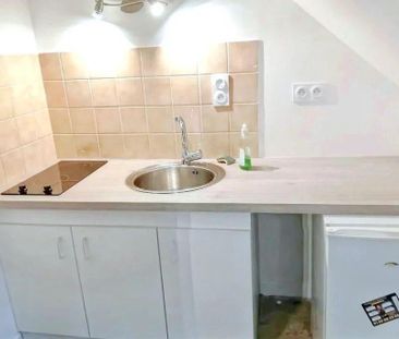 A LOUER: Un Studio situé au 2ème étage sans ascenseur en centre vil... - Photo 1