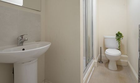 Great 4 bedroom property - Photo 2