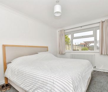 3 bedroom semi-detached bungalow to rent - Photo 2