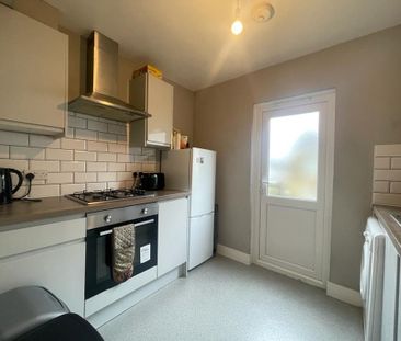 3 bedroom semi-detached house to rent - Photo 3