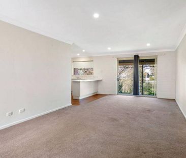 Charming Villa for Rent in Prime Berry Location - Photo 6