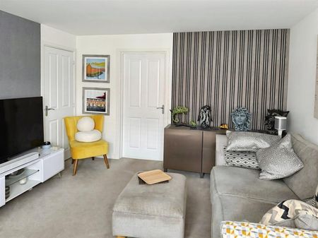 3 Bedroom House to Rent in Speight Crescent, Kettering, NN15 - Photo 2