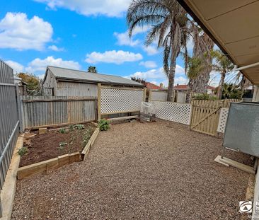 Centrally Located Two Bedroom Unit - APPLICATIONS NOW CLOSED - Photo 4