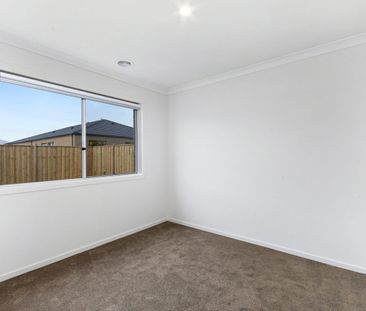 Modern 4-Bedroom Home with Open Plan Living and Large Backyard - Photo 2