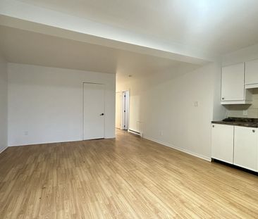 Logement de deux chambres (1 chambre + bureau) offert en location s... - Photo 3