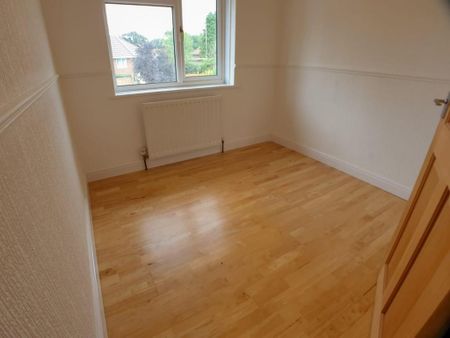 3 bedroom end of terrace house to rent - Photo 4