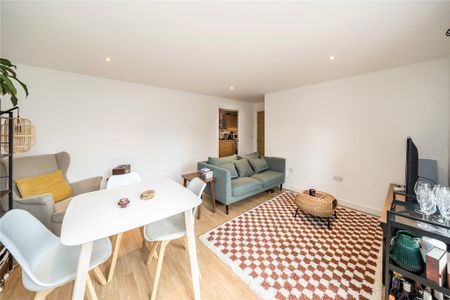 2 bedroom flat to rent - Photo 2