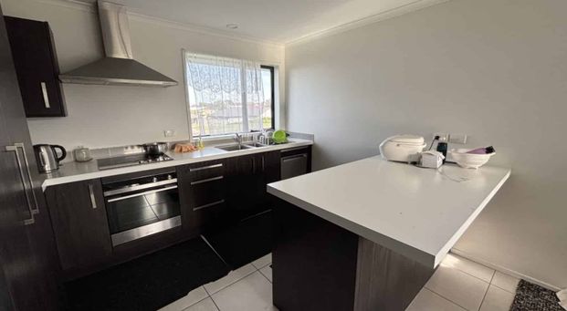 THREE BEDROOM - FEILDING - Photo 1