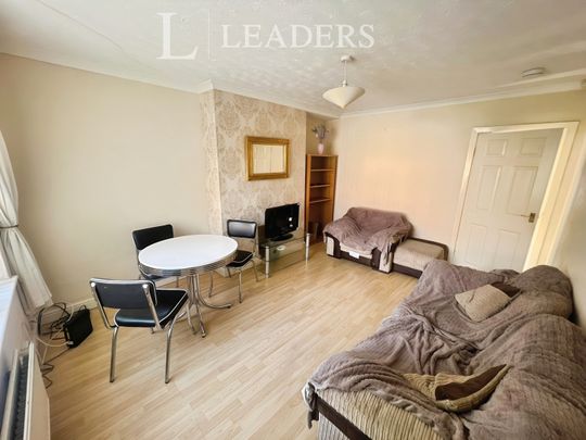 2 bedroom house to rent Wishford Avenue, Nottingham, NG7 - Photo 1